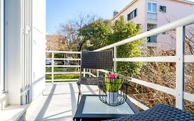 Split Centre Gold Residence